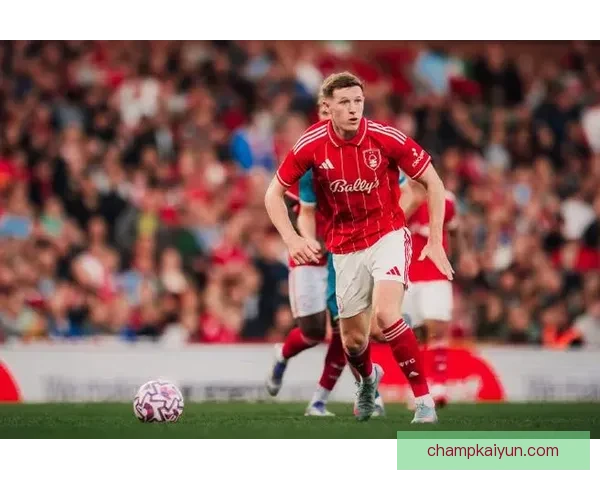 梅里诺职业轨迹持续提升，逐渐成为球队中场核心，备受关注。