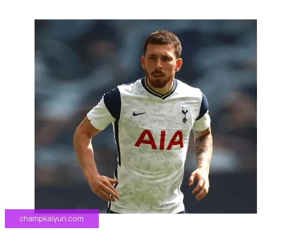 霍伊别尔在热刺近期表现稳健，中场防守与组织作用持续提升